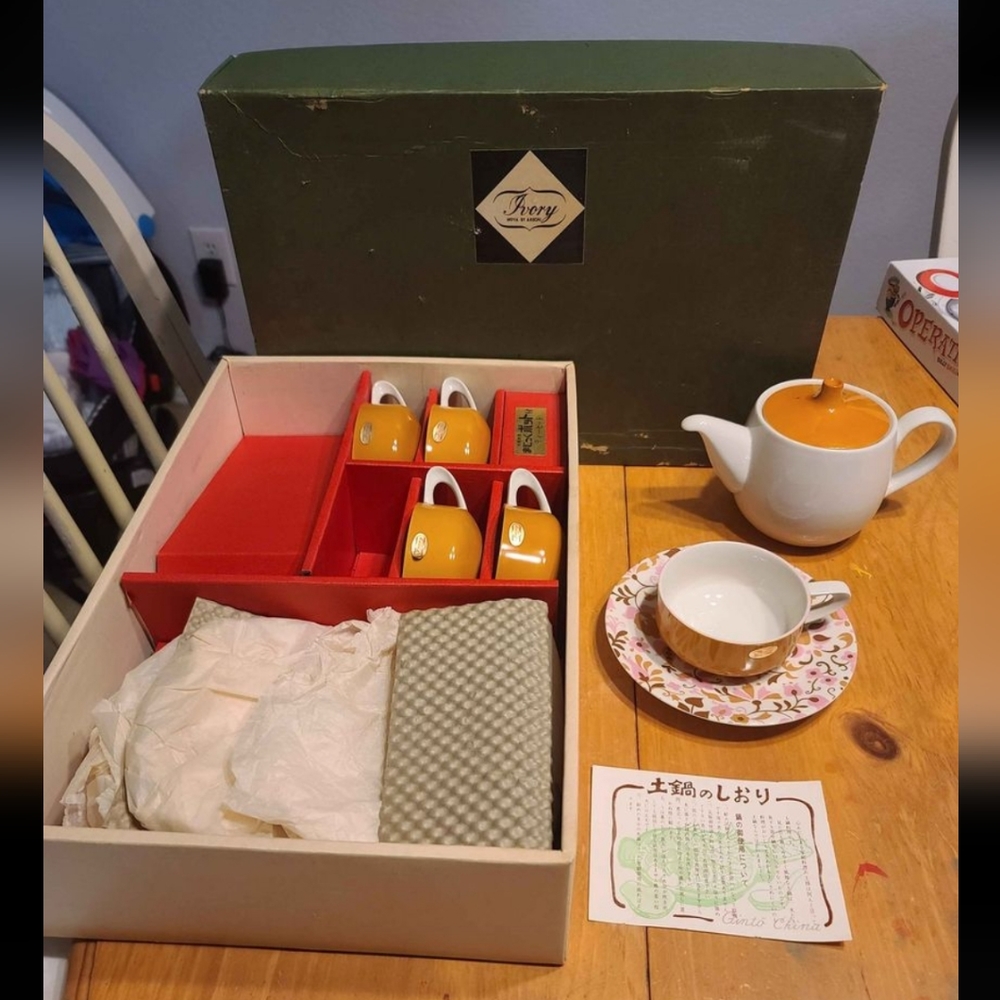 1926-1989 Ivory Hoya Magic Pot Tea Set